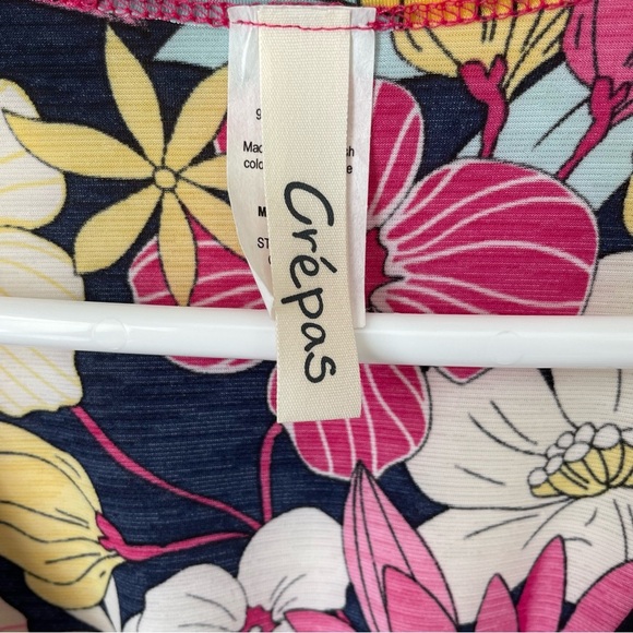 Crepas V Neck Sleeveless Women’s Size 1X in bright floral print - Picture 4 of 7